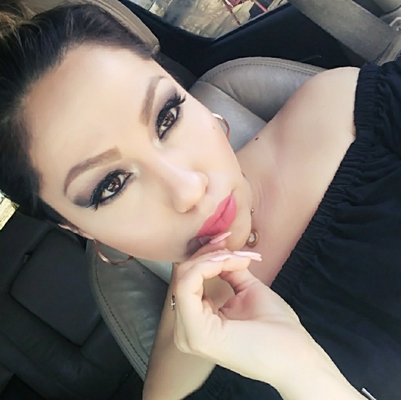 Meet your Posher, Celia - Picture 1 of 4